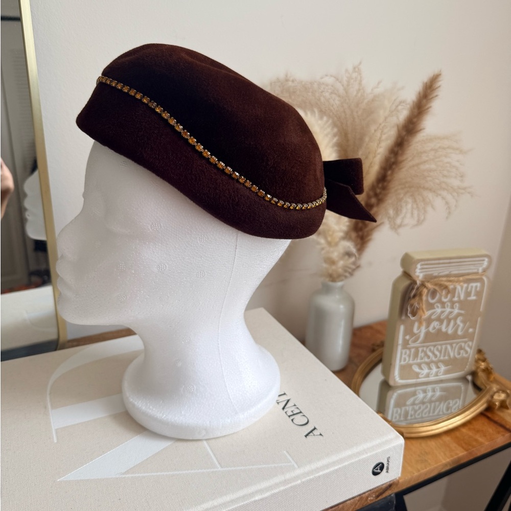 Elegant Brown Women Vintage with Gold Accent